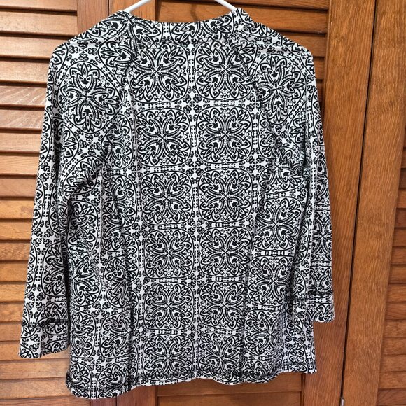 Weekends by CHICO’S Woman’s Cardigan Sweater Black & White Size 0 (Small) [B] - Picture 2 of 4